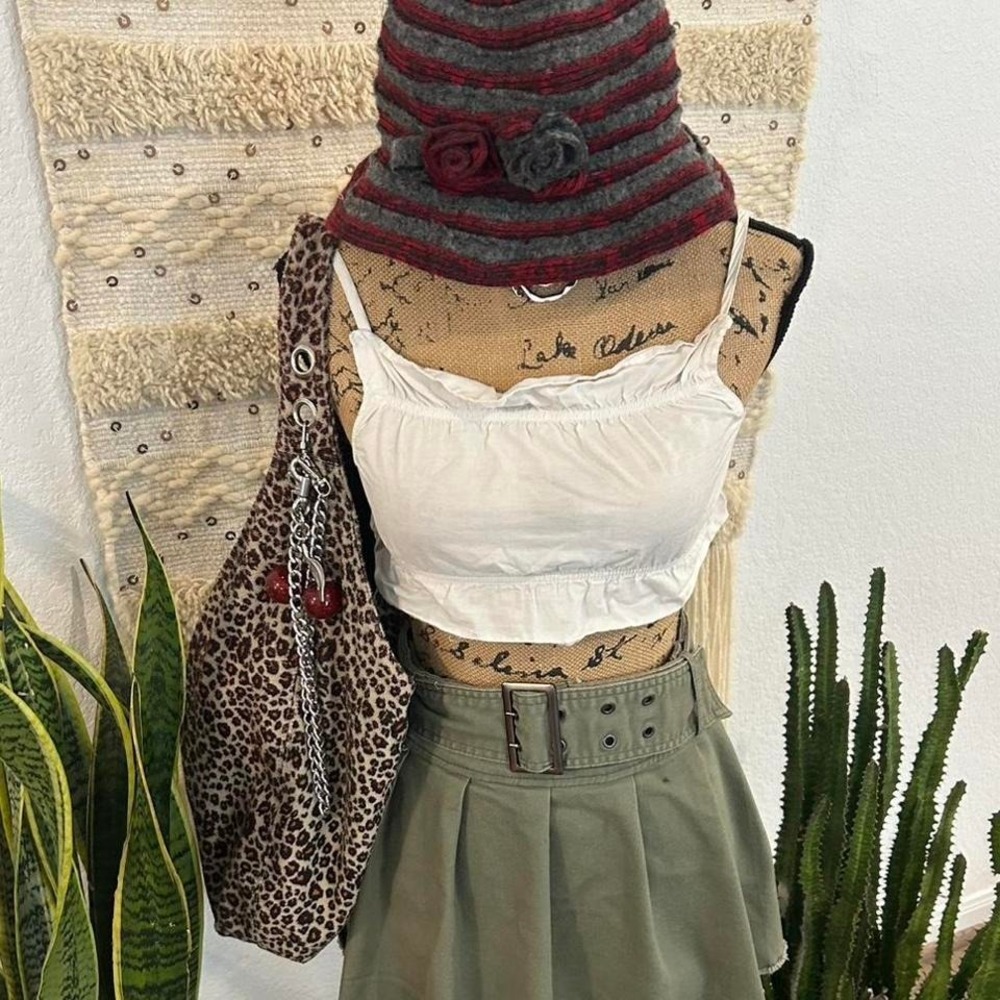 Vintage Made in Italy Grey and red striped wool blend hat with rose details